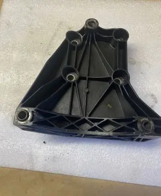 BMW 5 E60 E61 A/C compressor mount bracket 7792202 14011810