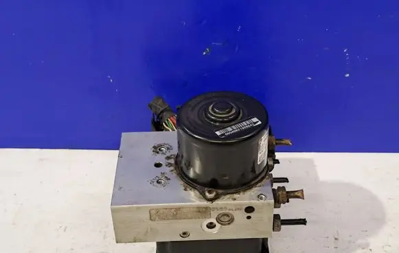 Volvo V70 ABS Pump 30643982 30793490