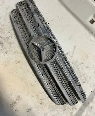Mercedes-Benz ML W163 Front bumper upper radiator grill 1638800185