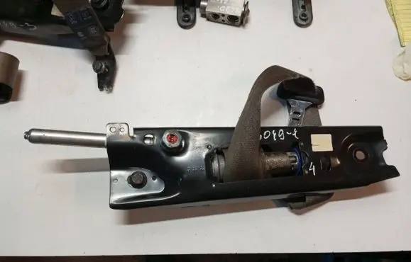 Volvo S80 Front seatbelt 6041213