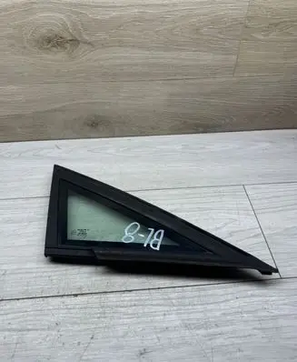 Seat Leon (1P) Front triangle window/glass 1P0845412