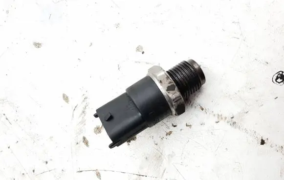 Volvo XC90 Fuel pressure sensor 0281002012