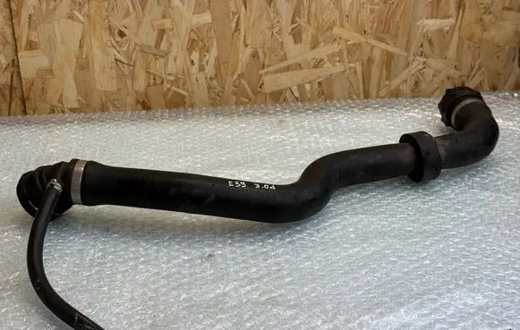 BMW 5 E39 Engine coolant pipe/hose 