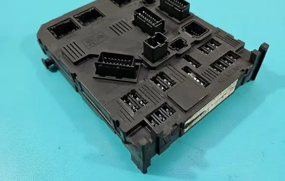 Peugeot 206 Central body control module 9648777280 IMPRK1517879