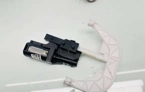Mercedes-Benz B W245 Seat adjustment motor 906525103 14025 253892