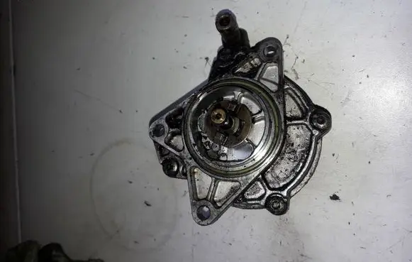 Audi A6 S6 C5 4B Vacuum pump
