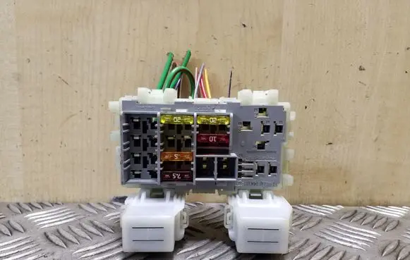 Ford Mondeo MK IV Fuse module BS7T14K131CA