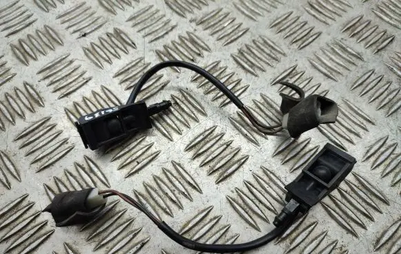 Volkswagen Polo V 6R Windshield washer spray nozzle 