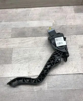 Peugeot 208 Accelerator throttle pedal 9671433780 2150343 6PV00994941