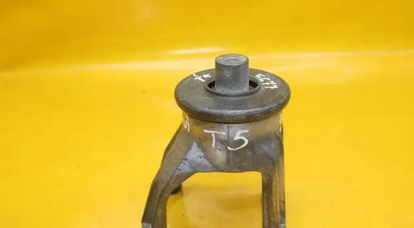 Volkswagen Transporter - Caravelle T5 Engine mount vacuum valve 7H0199849AT