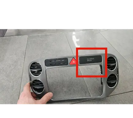 Passenger airbag on/off switch