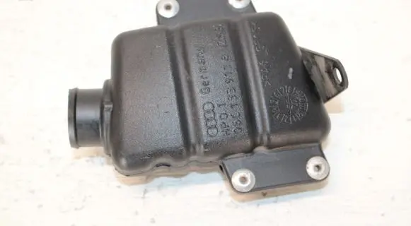 Audi A6 S6 C5 4B Breather/breather pipe/hose 06C133911B