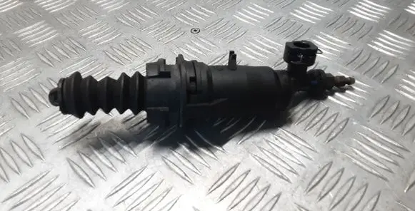 Clutch slave cylinder