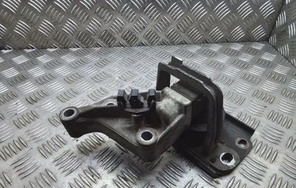 Opel Vivaro Engine mount bracket 93853921 8200003825 91165437