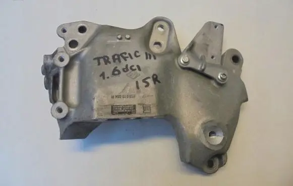 Opel Vivaro Engine mounting bracket