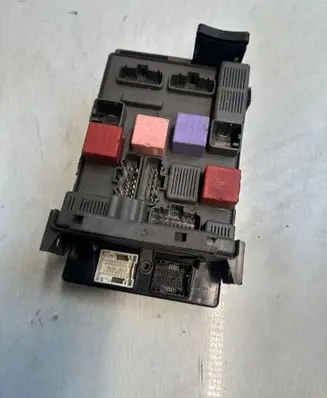 Renault Espace - Grand espace IV Relay mounting block 8200660170