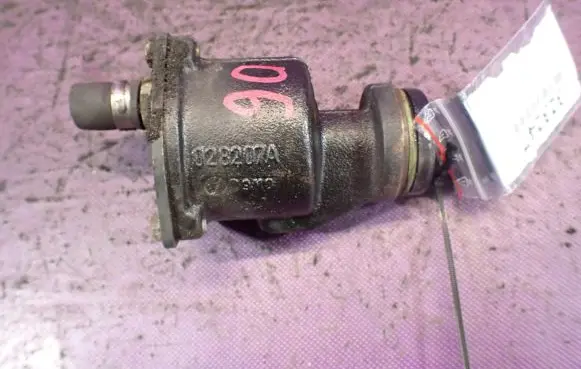 Volkswagen PASSAT B5 Vacuum pump 028207A