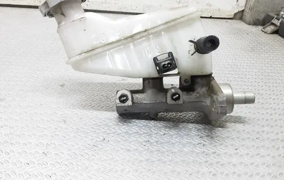 Hyundai i20 (PB PBT) Master brake cylinder
