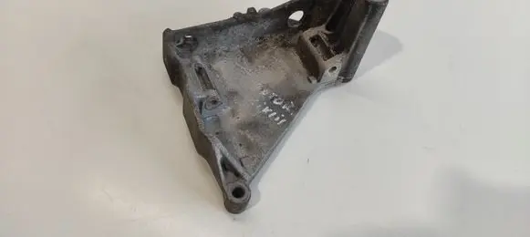 Volkswagen Transporter - Caravelle T5 Generator/alternator bracket 070903143C