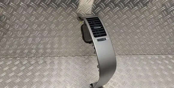 Toyota Prius (NHW20) Dash center air vent grill 5568047020