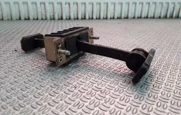 Mercedes-Benz E W211 Front door check strap stopper