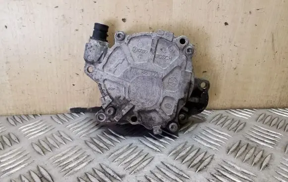 Audi A3 S3 8P Vacuum pump 03L145100G