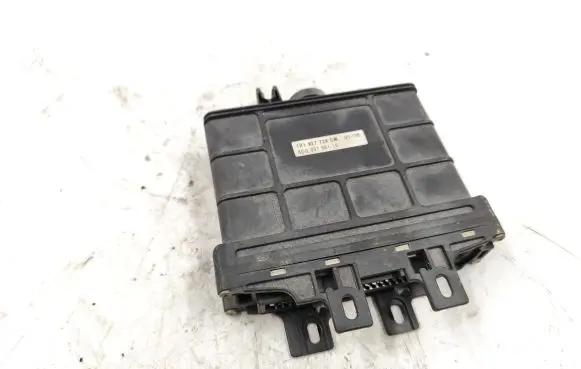 Volkswagen Golf III Gearbox control unit/module 01M927733BN 1H1927739CM 5DG00766115