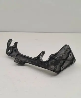 Mercedes-Benz E W212 Air filter cleaner box bracket assembly A6510940127