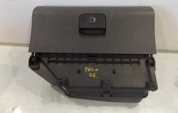 Volkswagen Polo Glove box