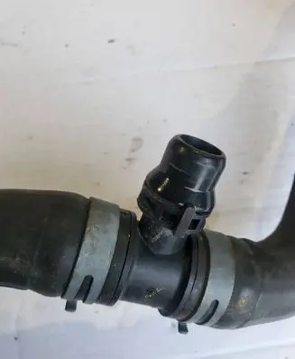 Engine coolant pipe/hose