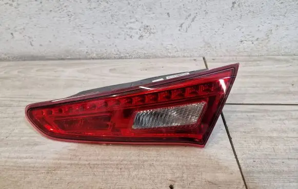 Alfa Romeo Giulietta Tailgate rear/tail lights 50513400