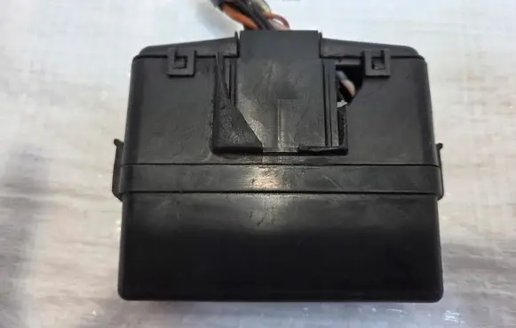Opel Frontera B Relay mounting block 7154-4752