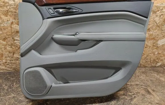 Cadillac SRX Front door card panel trim 22791572