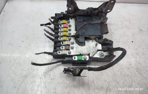 Peugeot 308 Fuse module 9675349880