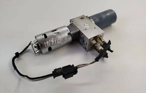 Opel Insignia A Tailgate hydraulic pump motor 1090096 3k0252 Hb800060218