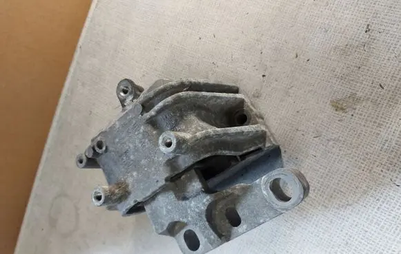 Volkswagen PASSAT B7 Engine mount bracket 1K0199262GR