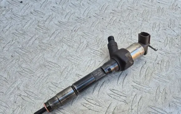 Mazda CX-7 Fuel injector R2AA13H50 13H50