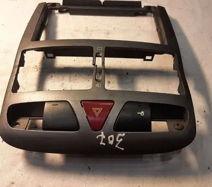 Radio/GPS head unit trim