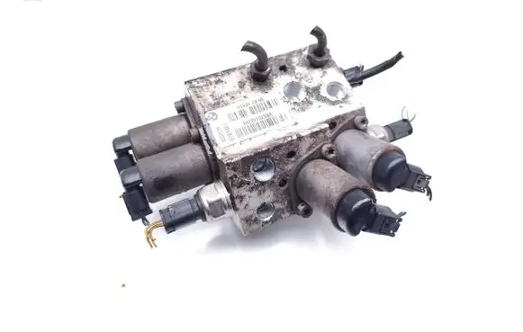 BMW 7 E65 E66 Air suspension valve block 6781487