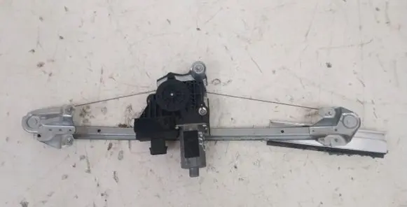 Opel Zafira B Rear door window regulator with motor 