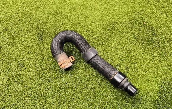 Engine coolant pipe/hose
