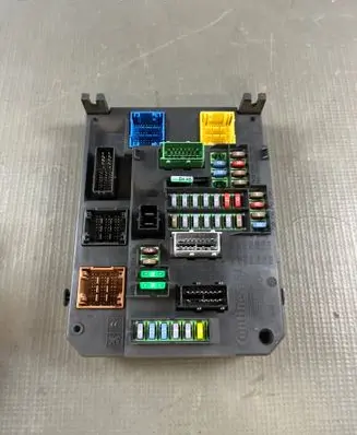 Citroen DS4 Fuse module 9806687980 BSIQ0401 S180204004B