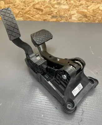 Skoda Fabia Mk4 (6VA) Accelerator throttle pedal 2Q1723503 22164C1 80057285