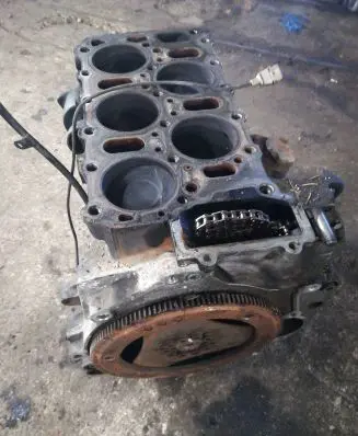 Volkswagen PASSAT B5 Engine block 071103021C