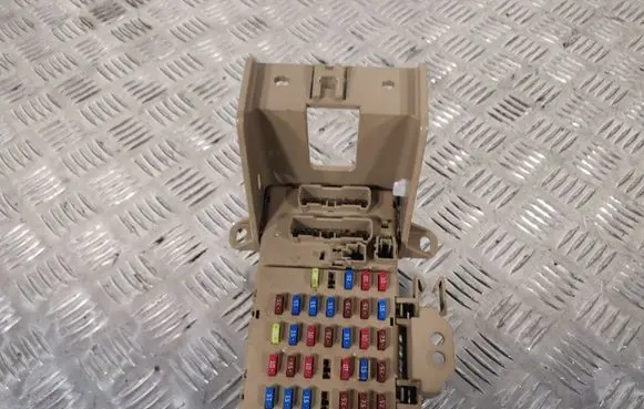Subaru Forester SJ Fuse module 82201FJ100