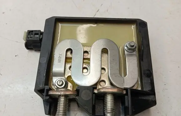 Mercedes-Benz E W238 Battery relay fuse A0009061505