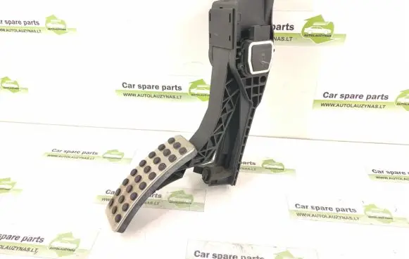 Mercedes-Benz R W251 Accelerator throttle pedal 1643000104 1643000004
