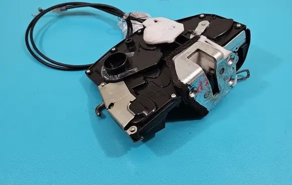 Suzuki Swift I Front door lock IMPRK1451878