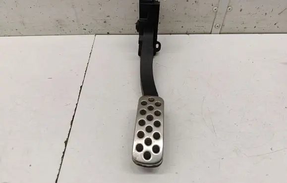 Opel Insignia B Accelerator throttle pedal 84657613