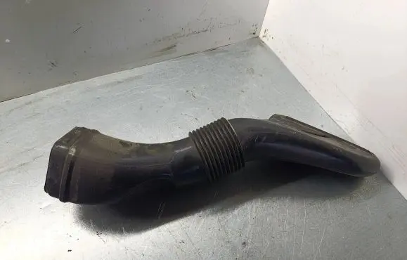 Volvo S60 Air intake hose/pipe 8638624